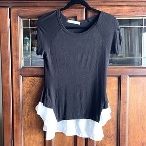 Finn  & Clover Cute Black & White Top. New. Size. Medium